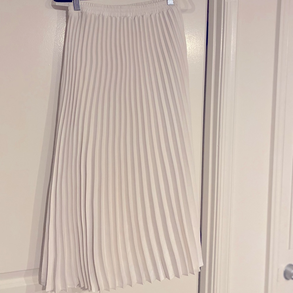 White Pleaded Maxi Skirt - size XS